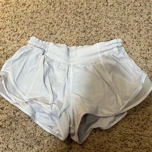 lululemon hotty hot shorts 2.5 low-rise